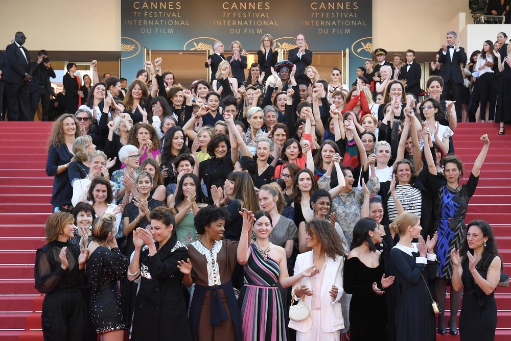 82 femmes